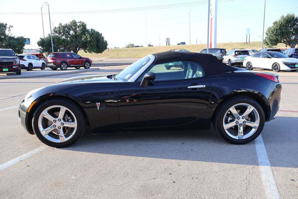 Used 2008 Pontiac Solstice GXP w/ Premium Package RWD image 2