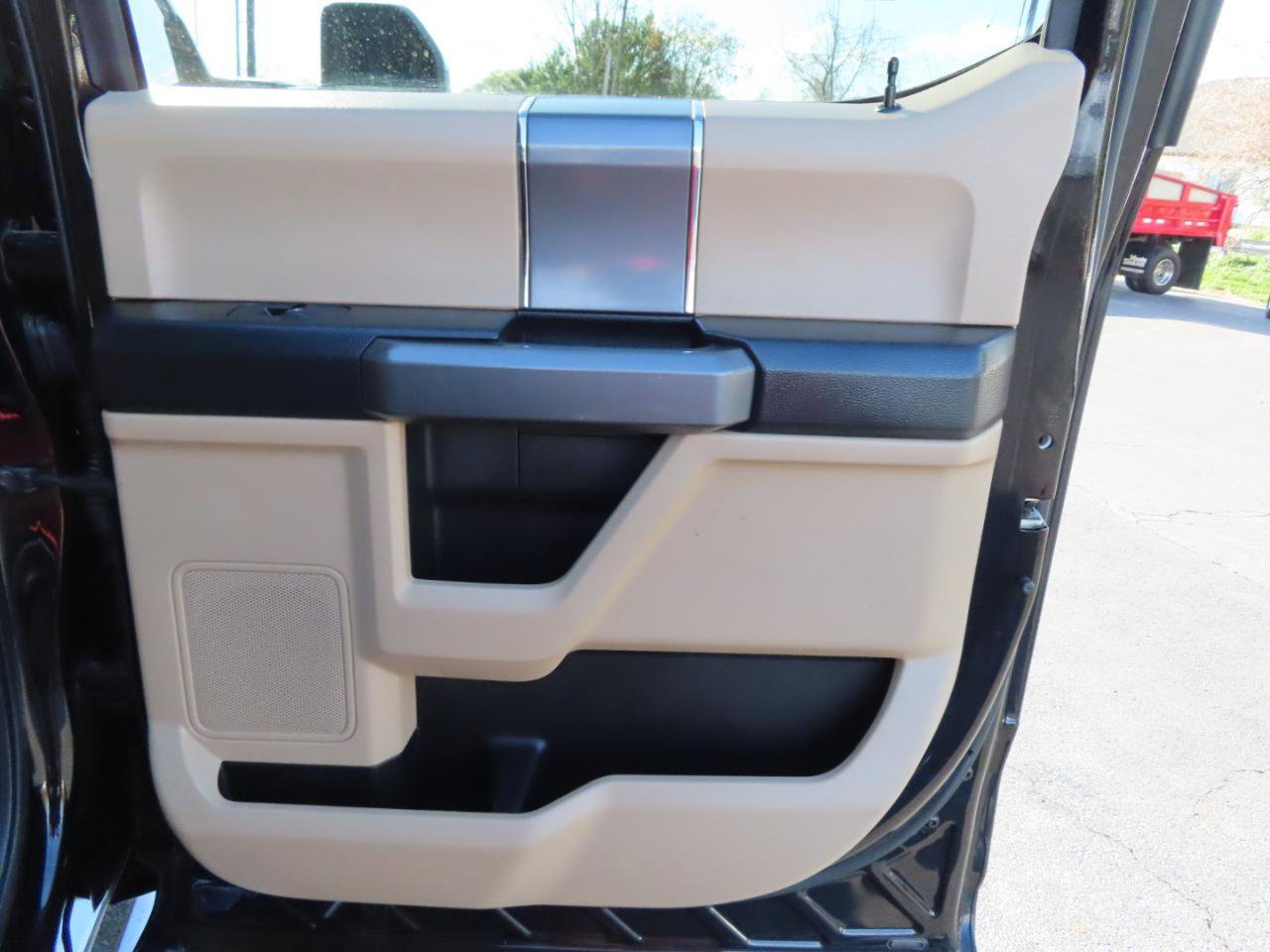 Used 2017 Ford F350 XLT w/ XLT Premium Package AWD/4WD image 46