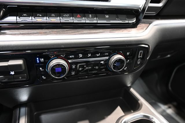 New 2026 Chevrolet Silverado 1500 LTZ w/ LTZ Premium Package AWD/4WD image 18