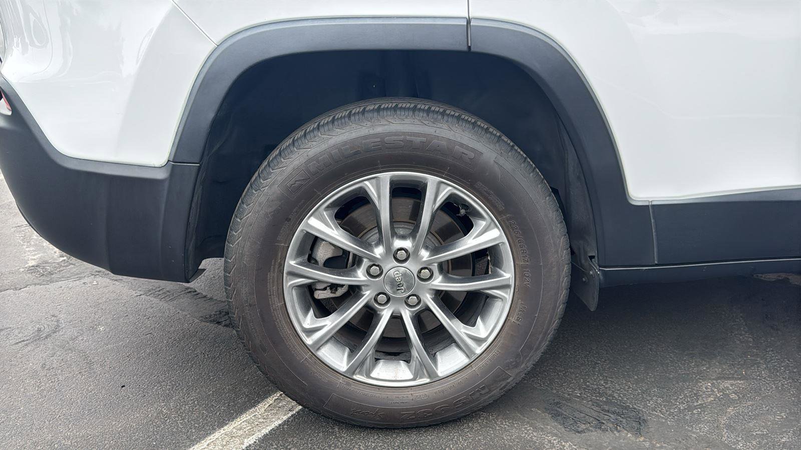 Used 2021 Jeep Cherokee Latitude Lux FWD image 6