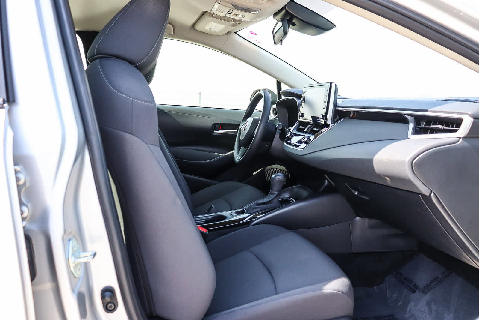 Used 2021 Toyota Corolla LE image 21