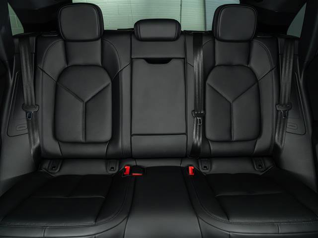 Used 2025 Porsche Macan image 5