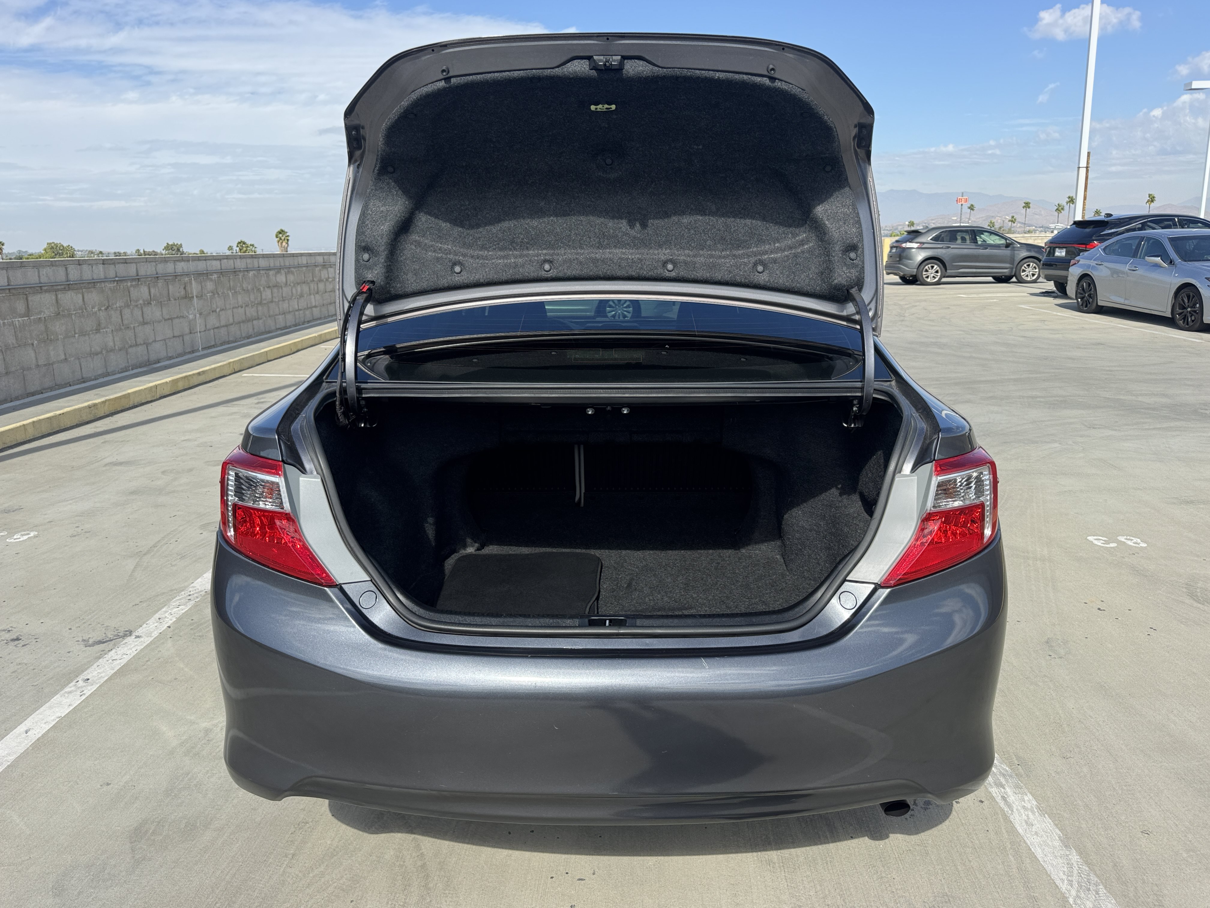 Used 2014 Toyota Camry LE FWD image 16