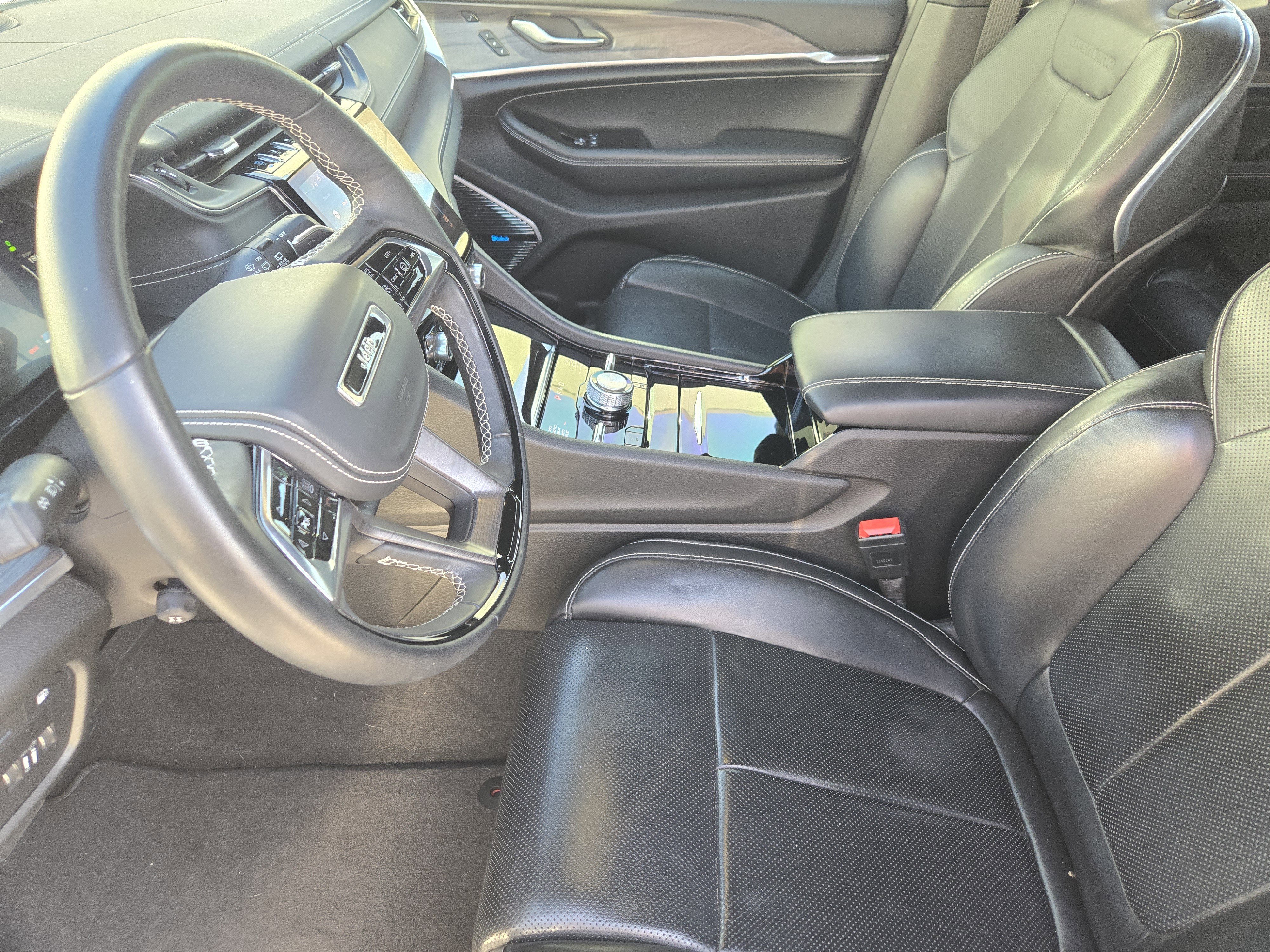 Used 2022 Jeep Grand Cherokee Overland w/ Advanced Protech Group III image 16