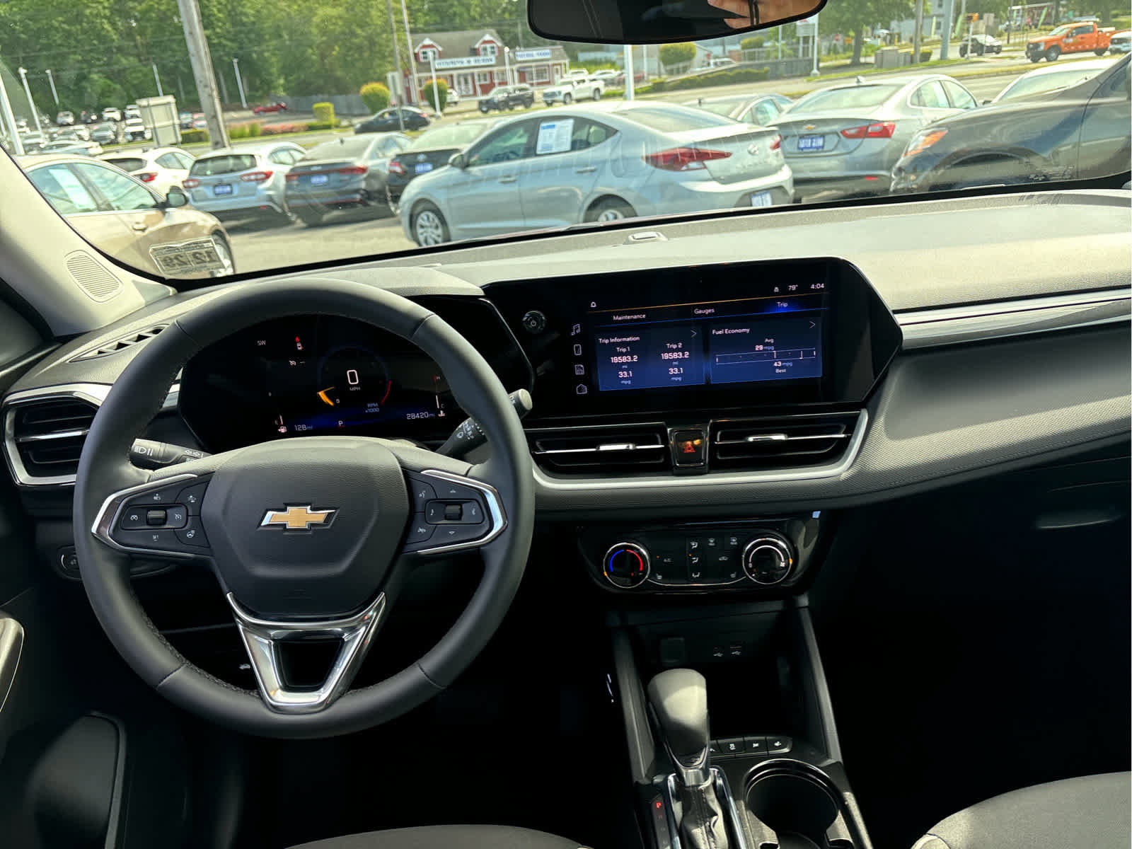 Used 2025 Chevrolet TrailBlazer LT w/ LT Cold Weather Package FWD image 17