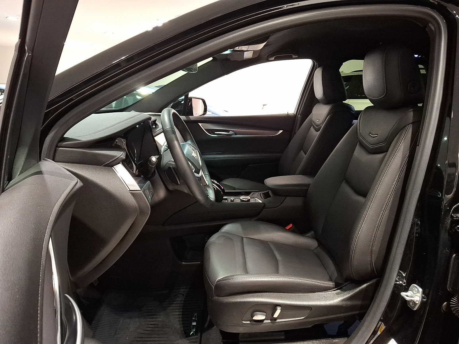 Certified 2024 Cadillac XT5 Luxury AWD/4WD image 18