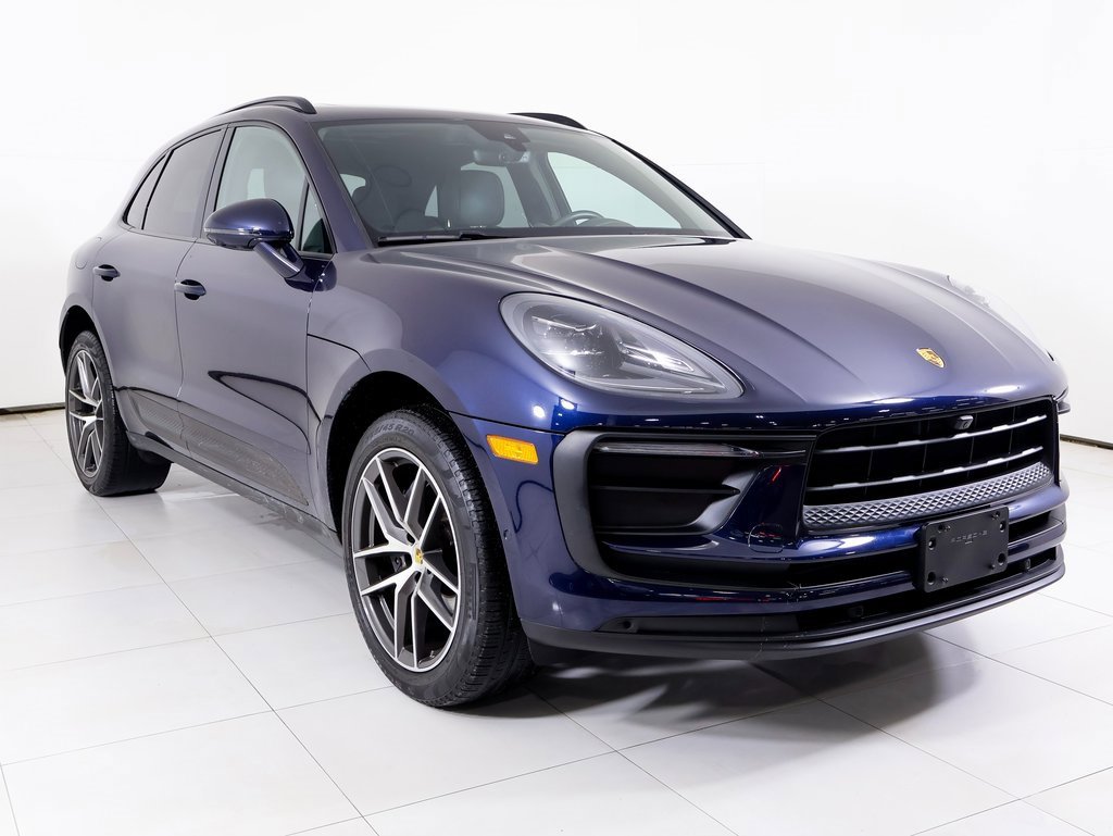 Certified 2022 Porsche Macan w/ Premium Package Plus image 38