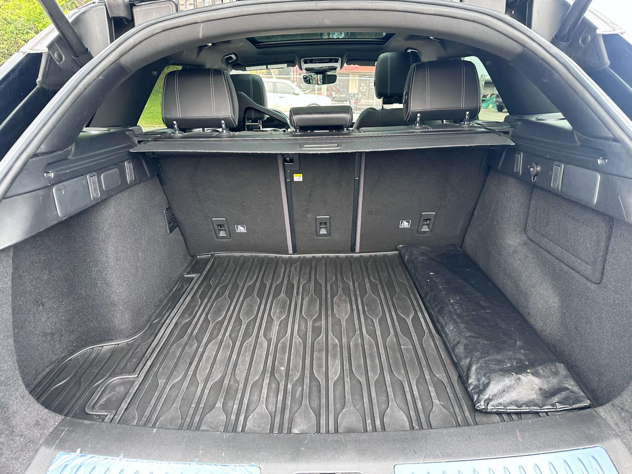 Used 2018 Land Rover Range Rover Velar R-Dynamic SE image 45