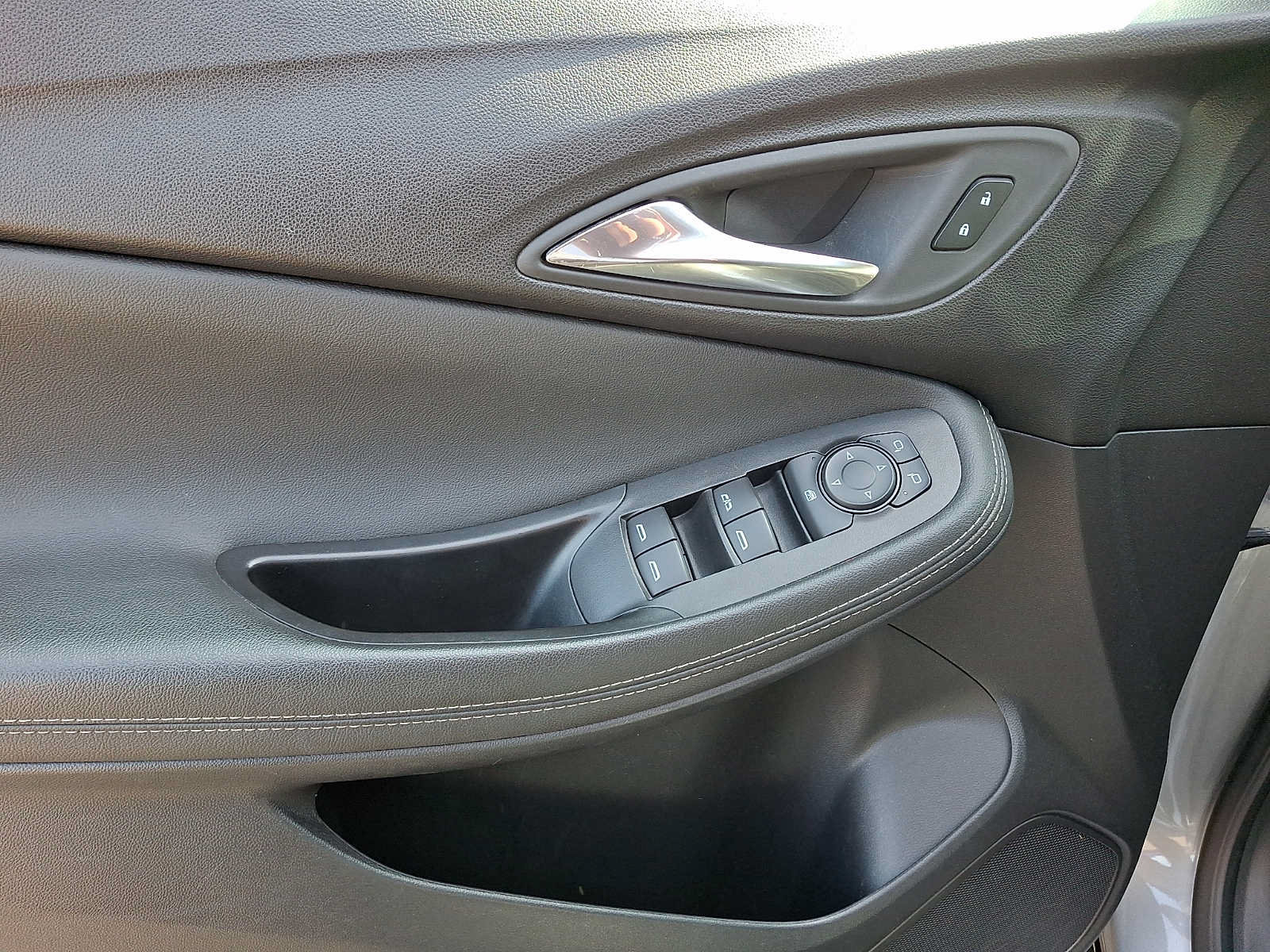 Used 2024 Buick Encore GX Sport Touring w/ Comfort Package FWD image 13