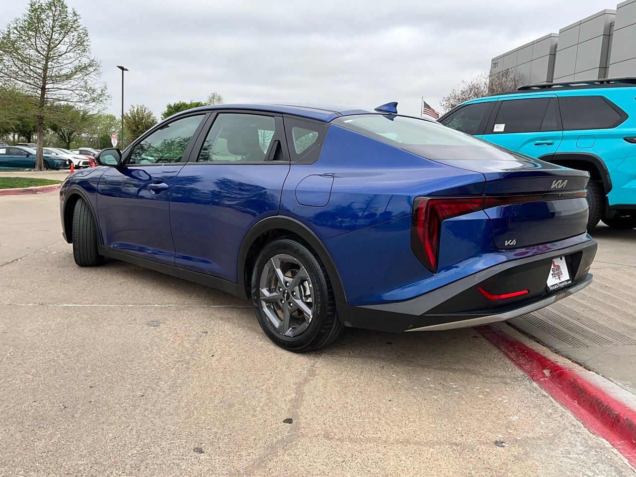 Used 2025 Kia K4 LXS image 8