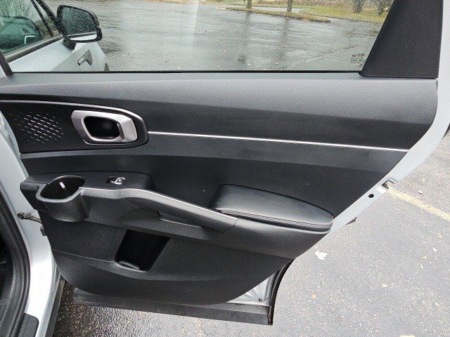 Used 2021 Kia Sorento S image 17