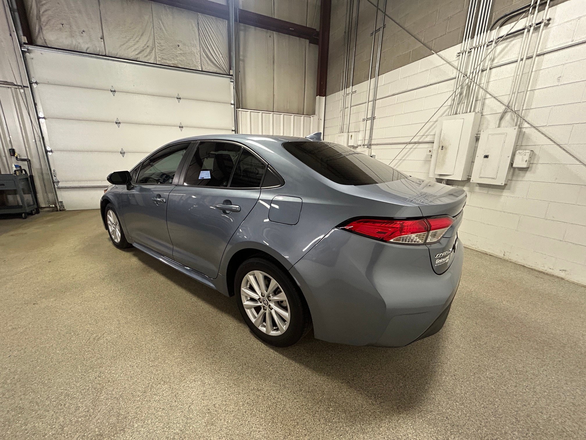 Used 2023 Toyota Corolla LE w/ LE Convenience Package FWD image 7
