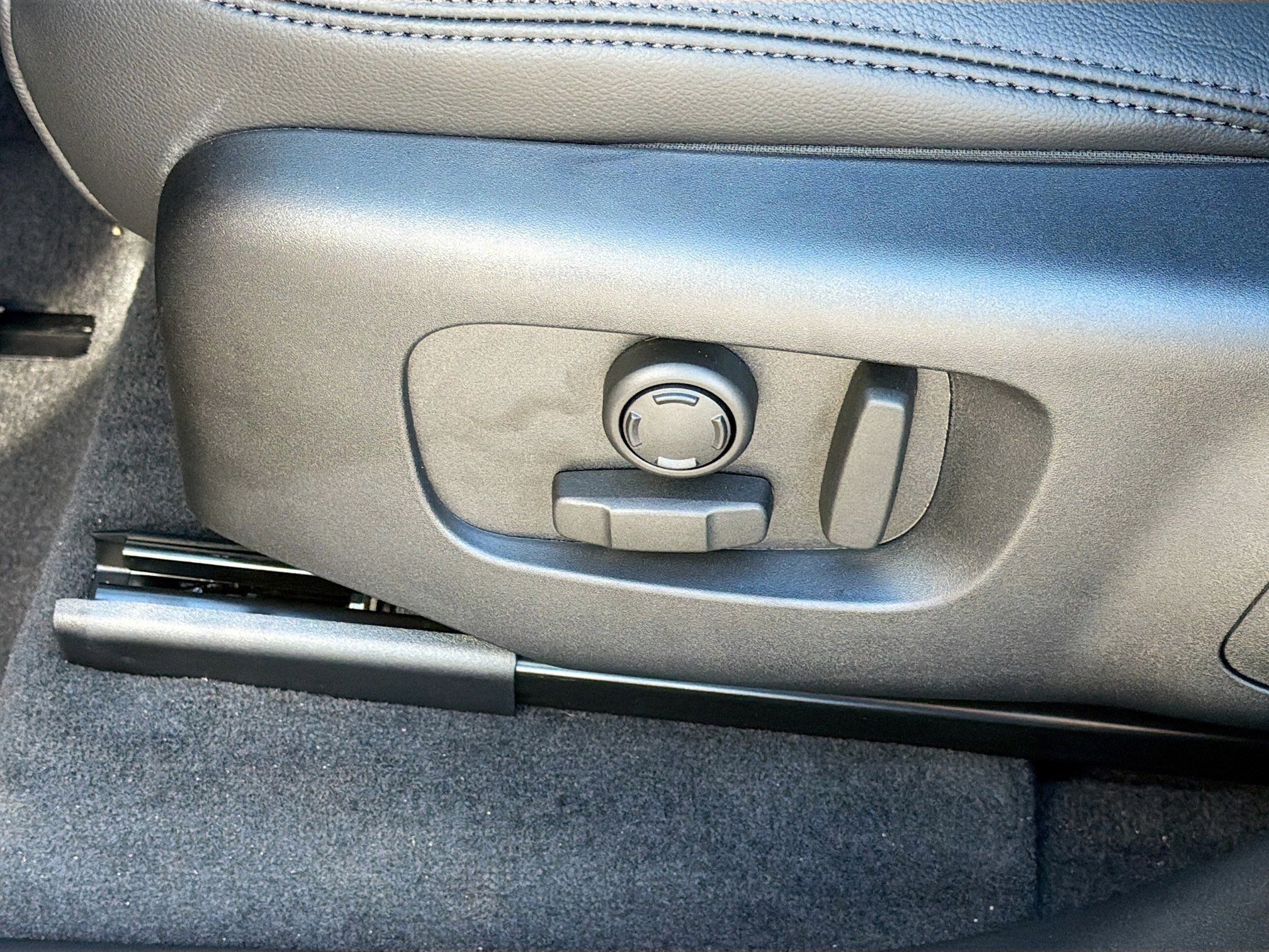 New 2026 Land Rover Range Rover Velar Dynamic SE image 25