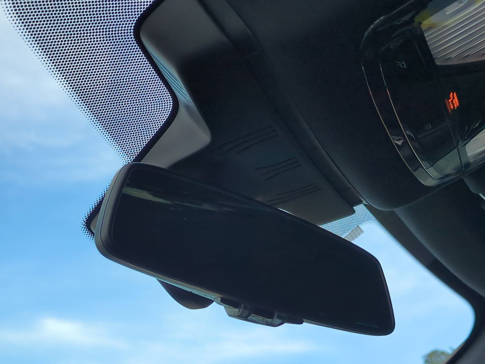 Used 2023 BMW M550i xDrive w/ Dynamic Handling Package image 27