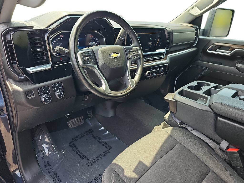 Used 2024 Chevrolet Silverado 2500 LT AWD/4WD image 16