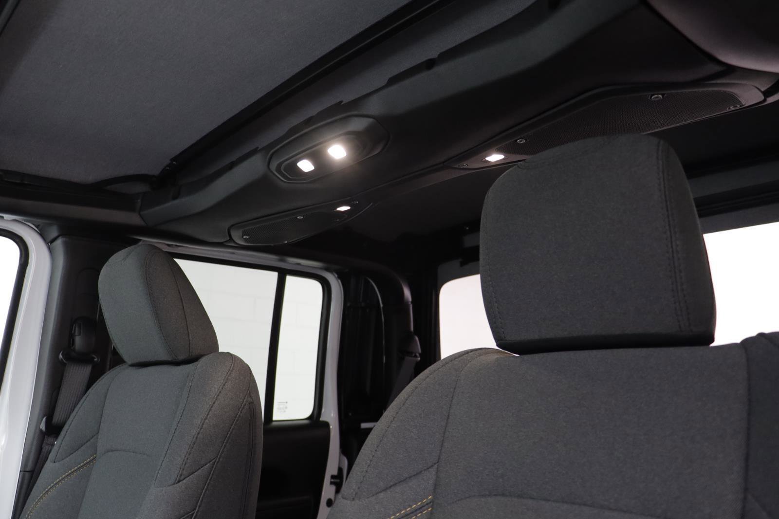 Used 2025 Jeep Gladiator Sport image 14