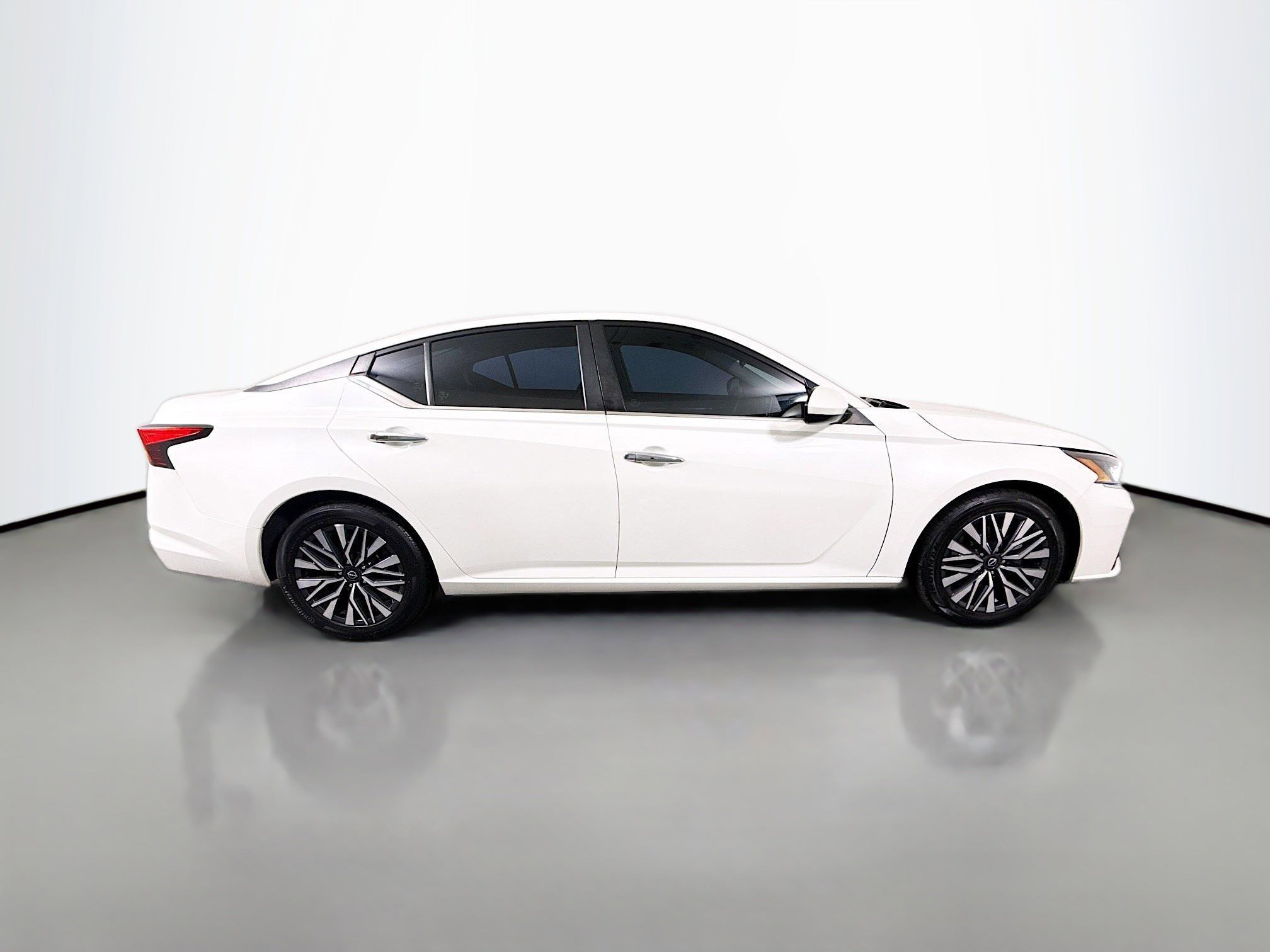 Used 2023 Nissan Altima 2.5 SV image 11