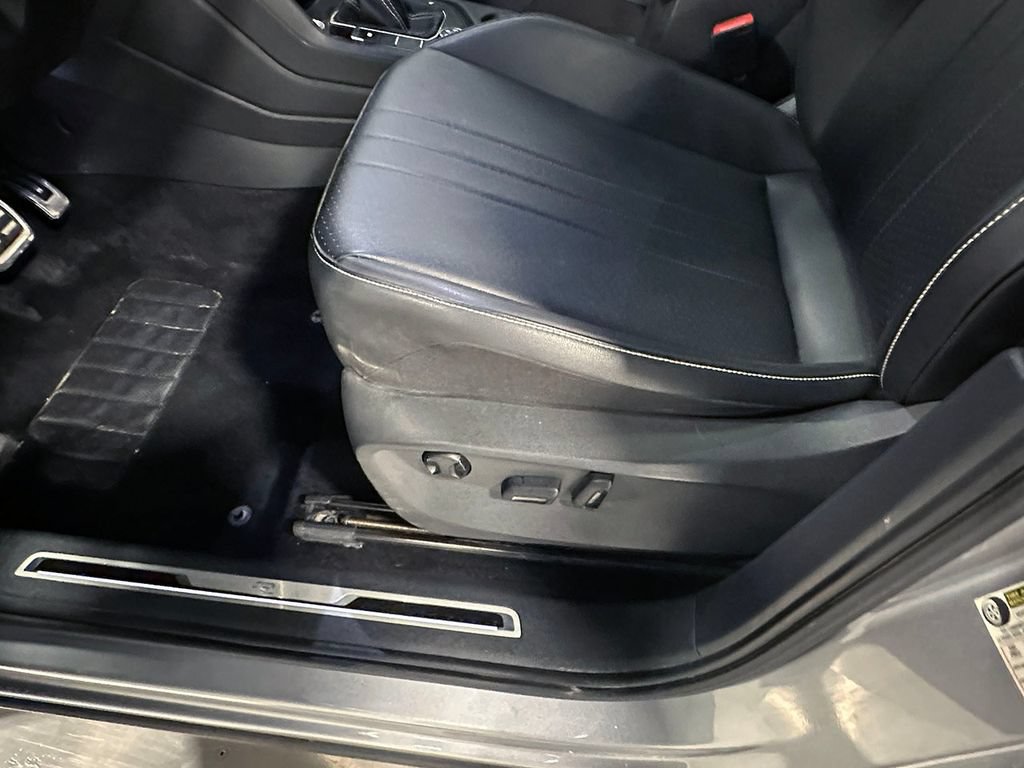 Used 2022 Volkswagen Tiguan SE R-Line AWD/4WD image 19