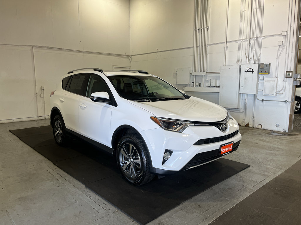 Used 2016 Toyota RAV4 XLE AWD/4WD image 3