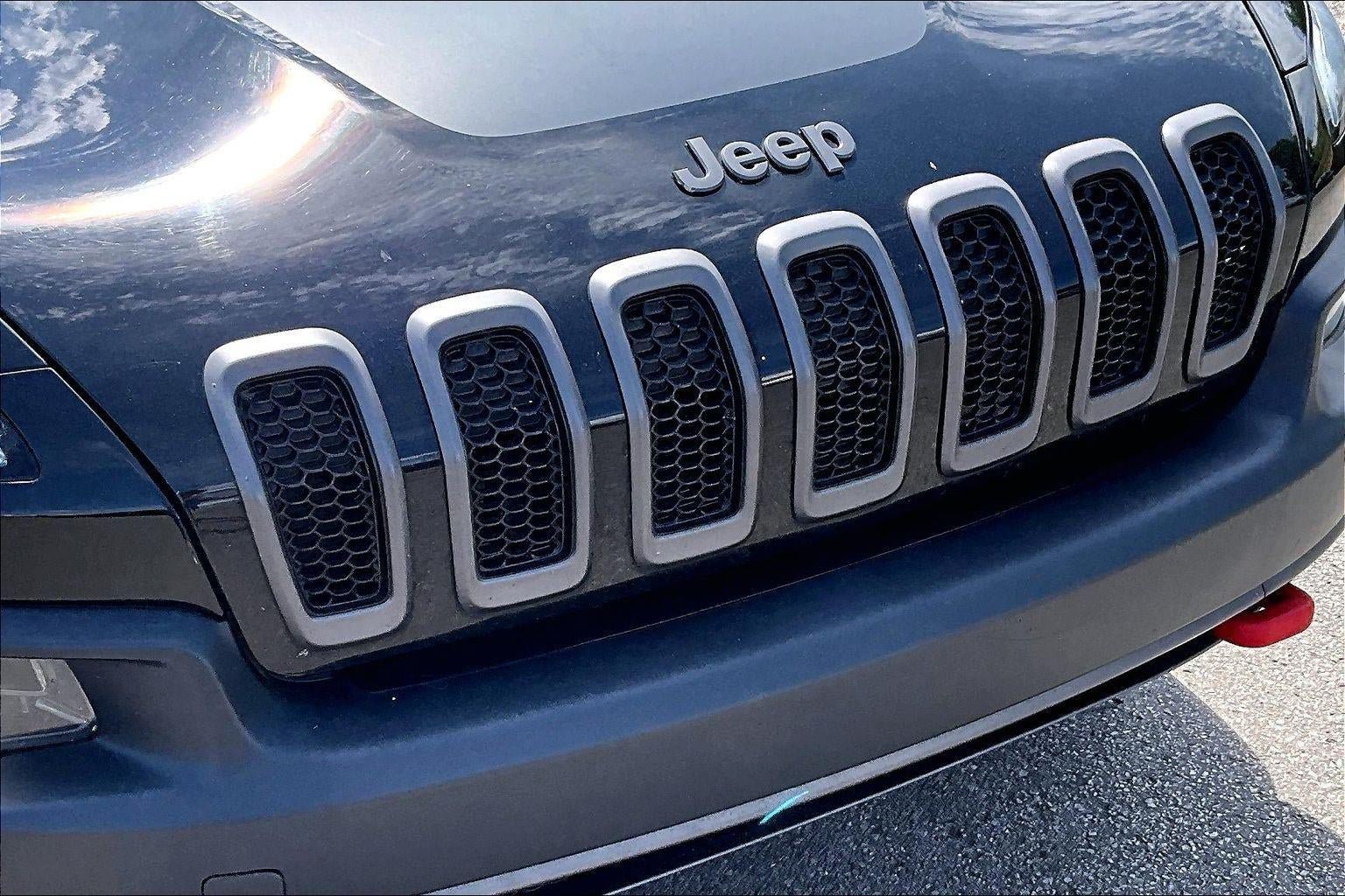 Used 2018 Jeep Cherokee Trailhawk w/ Comfort/Convenience Group AWD/4WD image 29