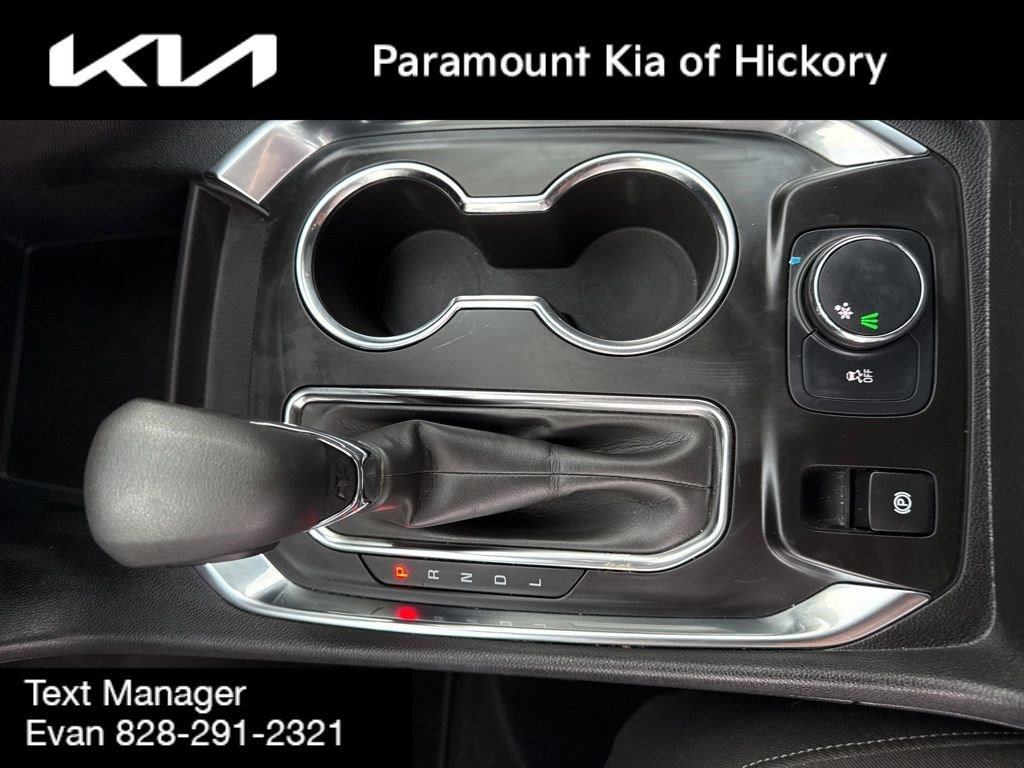 Used 2021 Chevrolet Traverse LT image 28