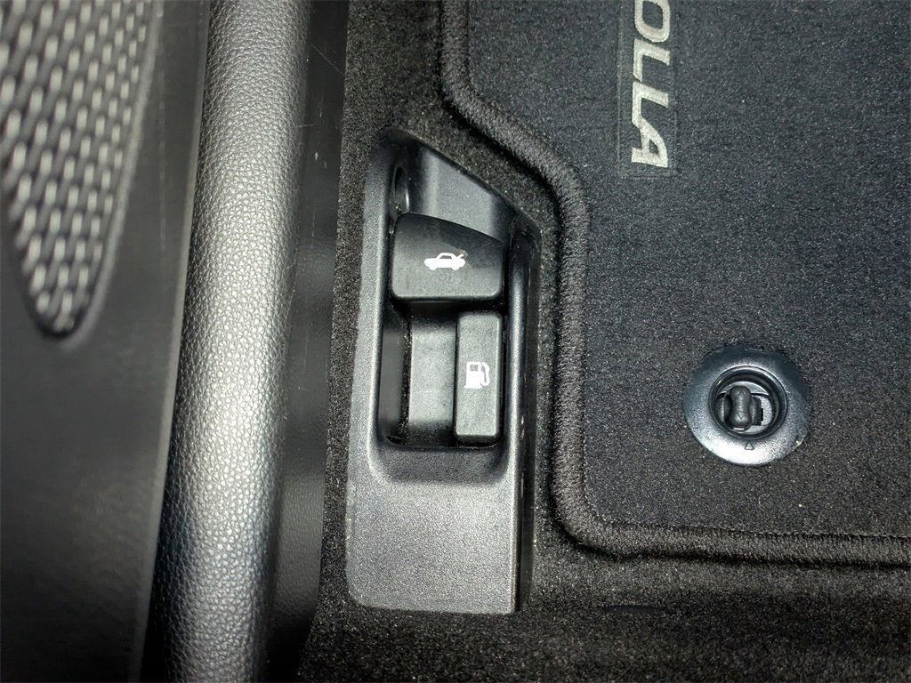 Used 2020 Toyota Corolla LE w/ LE Premium Package image 30