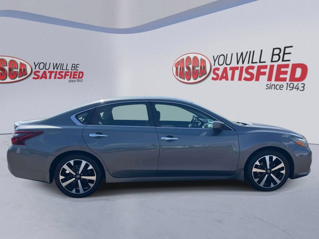 Used 2018 Nissan Altima 2.5 SR w/ Interior Lighting Package FWD image 5