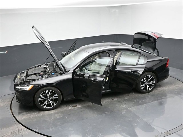 Used 2025 Volvo S60 B5 Plus image 40