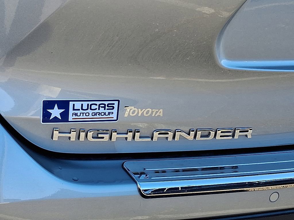 Used 2023 Toyota Highlander Limited image 32