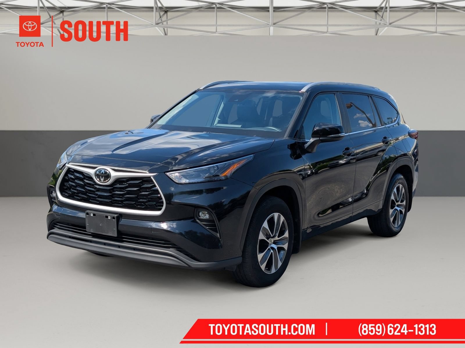 Used 2025 Toyota Highlander XLE AWD/4WD image 5