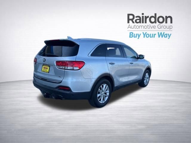 Used 2017 Kia Sorento LX w/ LX Convenience Package image 8