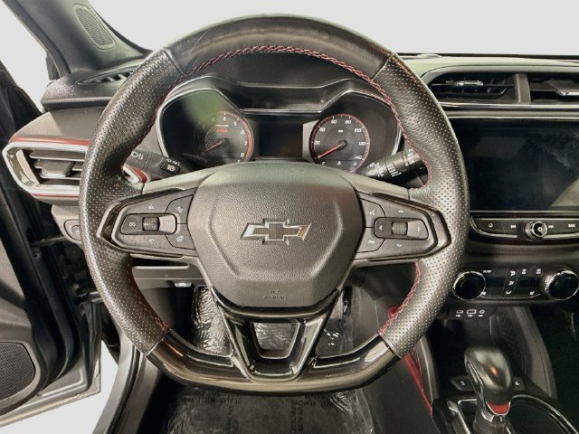 Used 2023 Chevrolet TrailBlazer RS w/ Sun and Liftgate Package FWD image 11