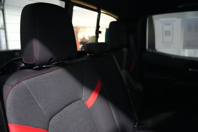 Used 2024 Chevrolet Colorado Z71 w/ Z71 Convenience Package 2 image 17