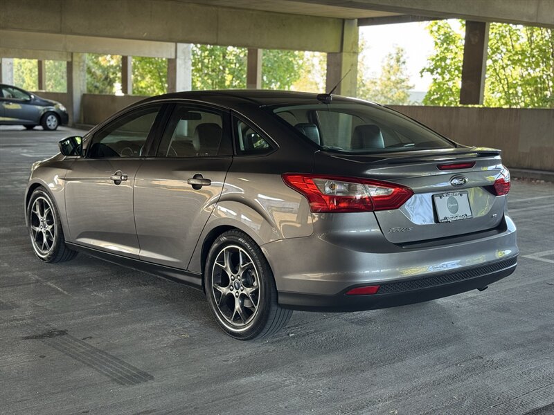 Used 2014 Ford Focus SE w/ Equipment Group 201A FWD image 3