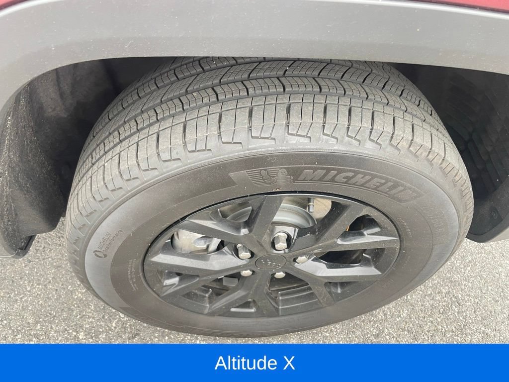 Used 2025 Jeep Grand Cherokee L Altitude AWD/4WD image 17