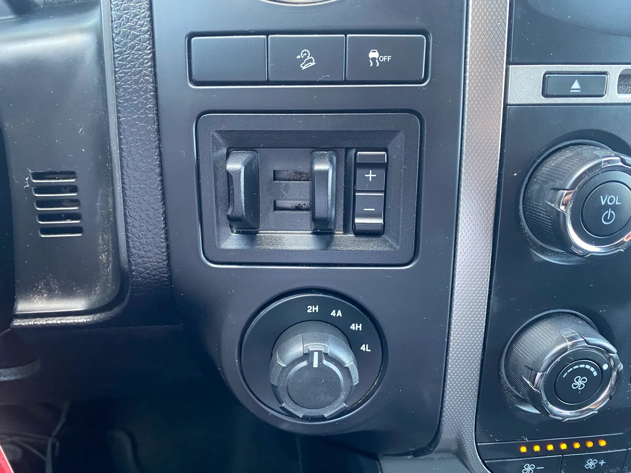 Used 2017 Ford Expedition EL XL w/ Equipment Group 101A AWD/4WD image 16
