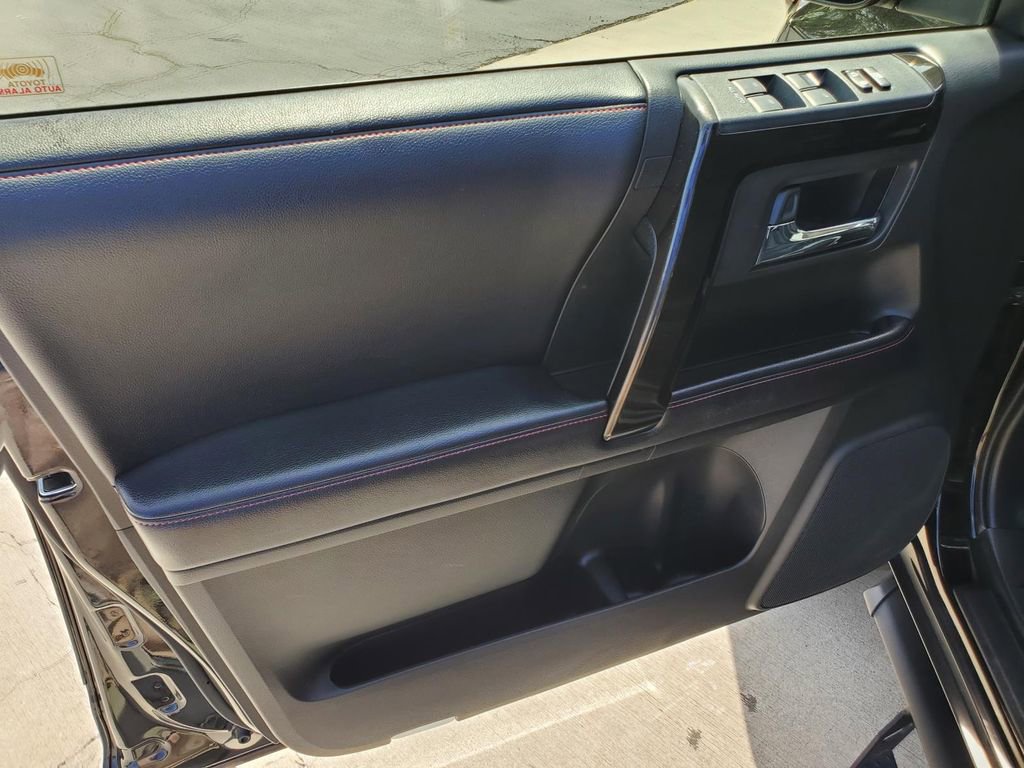Used 2018 Toyota 4Runner TRD Off-Road AWD/4WD image 20