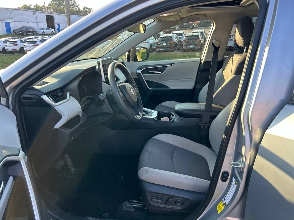 Used 2025 Toyota RAV4 XLE w/ Convenience Package AWD/4WD image 9