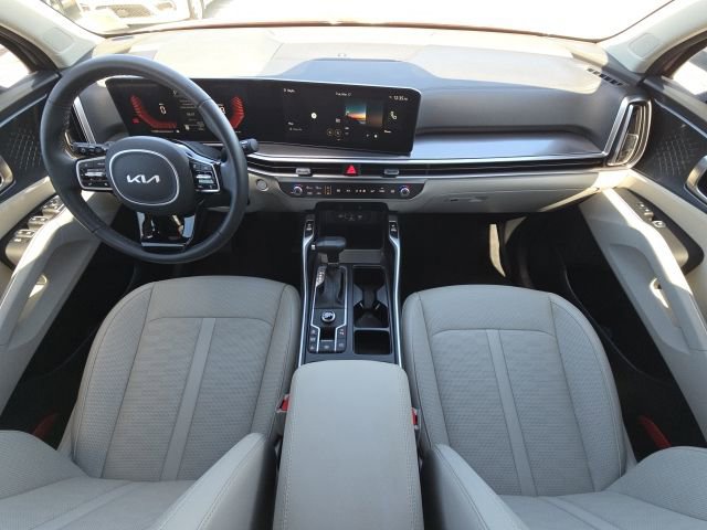 Used 2025 Kia Sorento EX w/ Panoramic Sunroof Package image 40