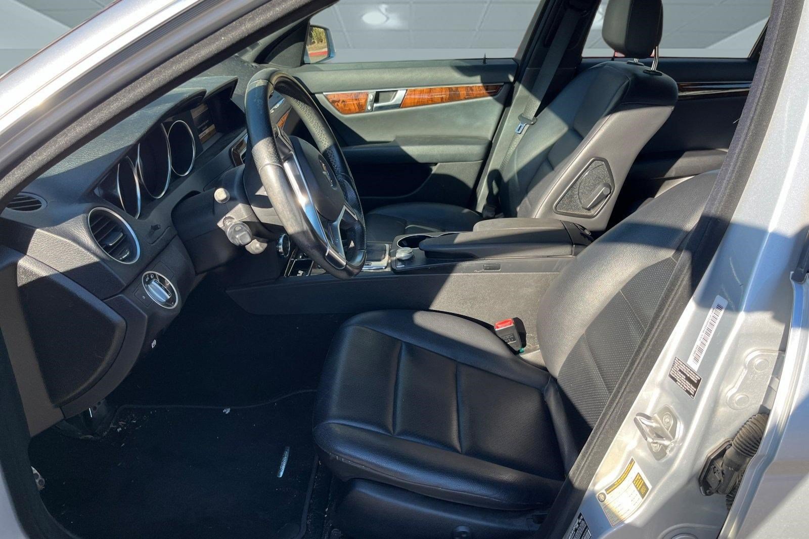 Used 2012 Mercedes-Benz C 250 Sedan image 3