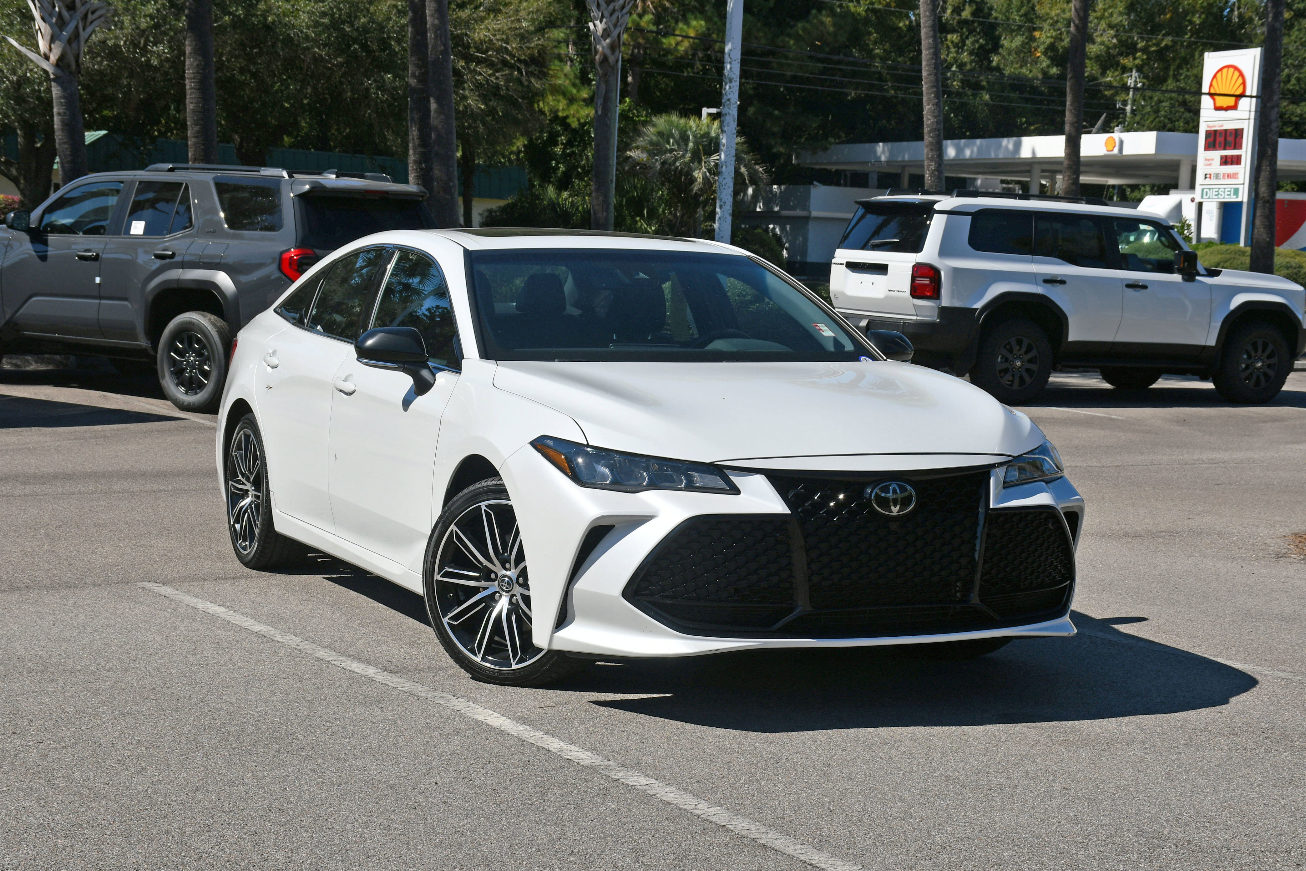 Used 2019 Toyota Avalon XSE image 6