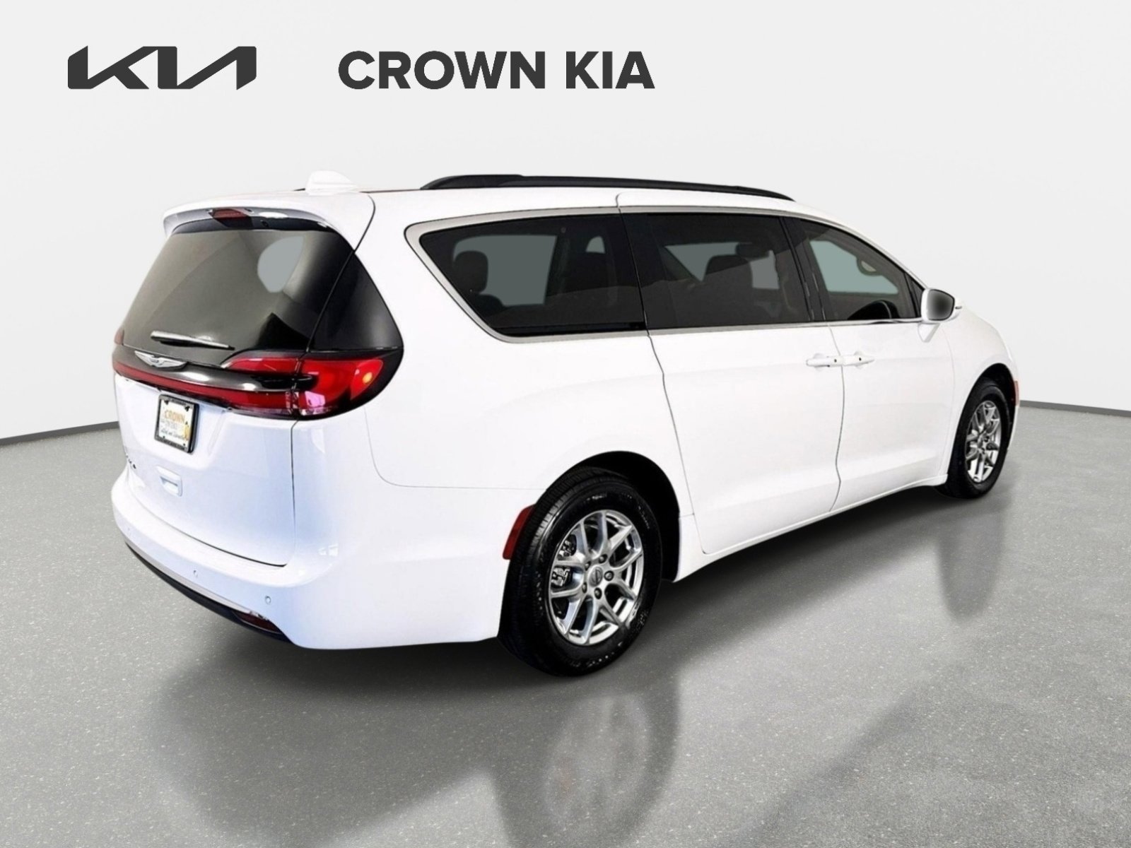 Used 2021 Chrysler Pacifica Touring FWD image 6