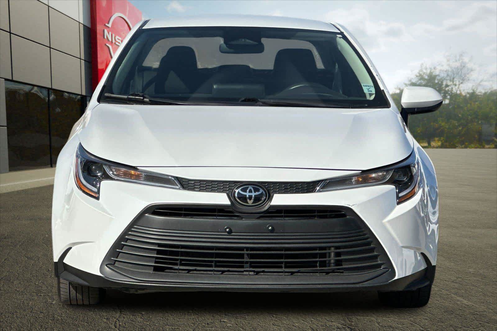 Used 2025 Toyota Corolla LE FWD image 11