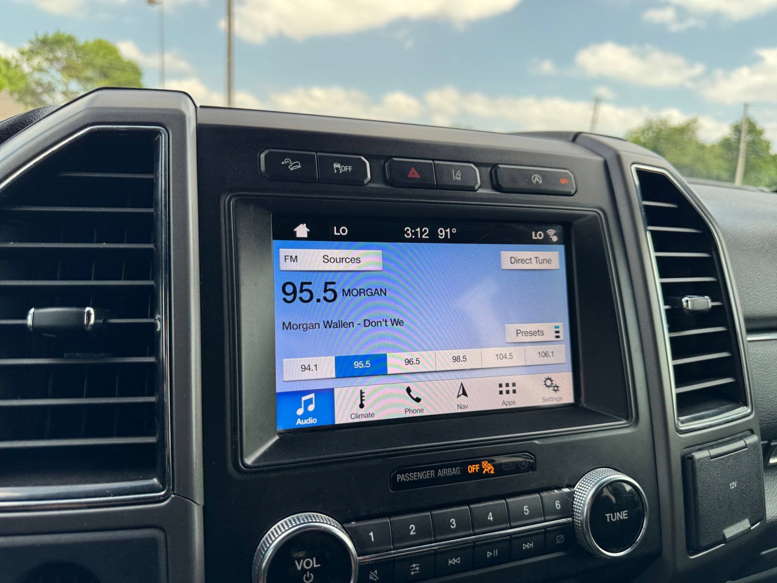 Used 2019 Ford Expedition Max XLT w/ Equipment Group 202A AWD/4WD image 25