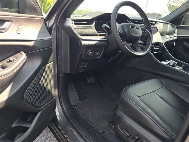 New 2025 Jeep Grand Cherokee L Limited image 4