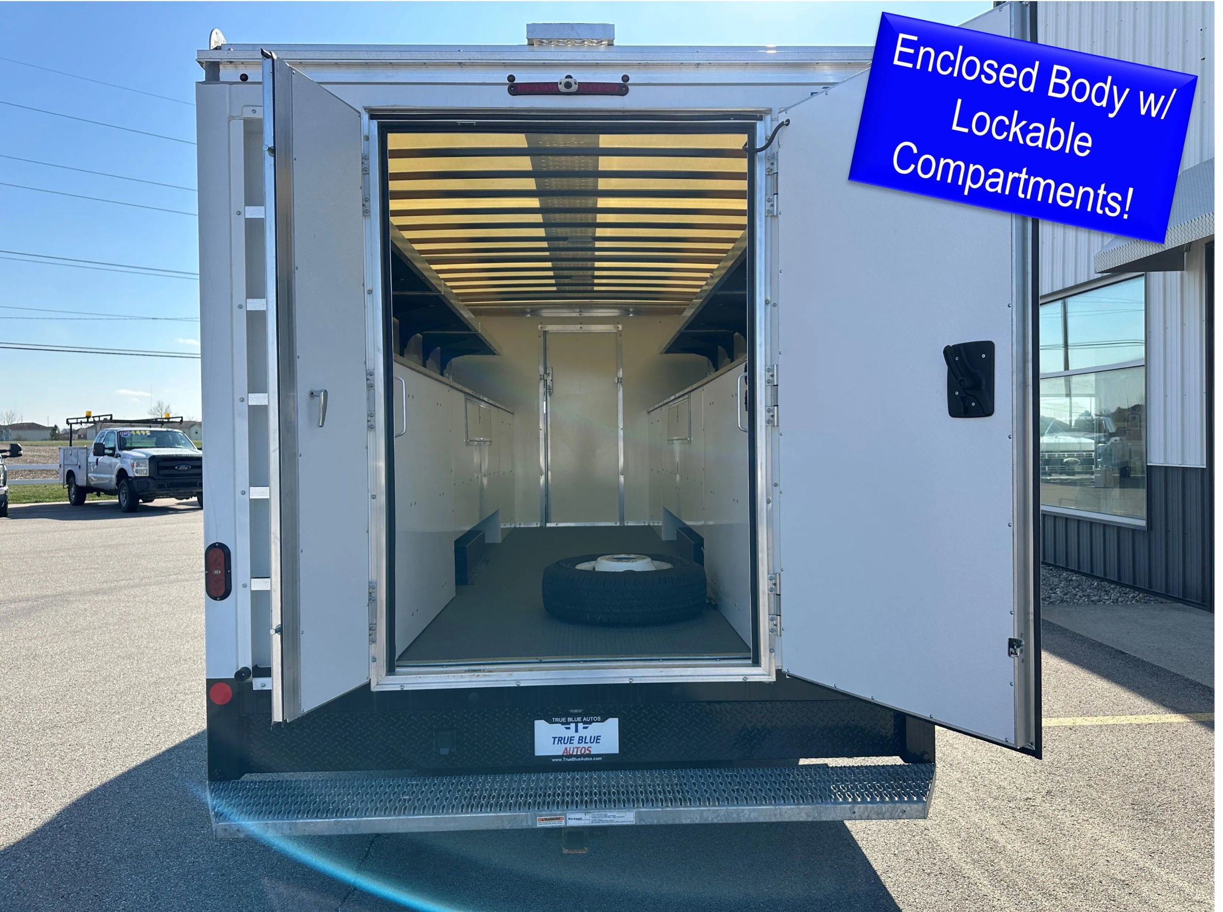 Used 2025 Ford E-450 and Econoline 450 Super Duty w/ Driver's Safety Package RWD image 3