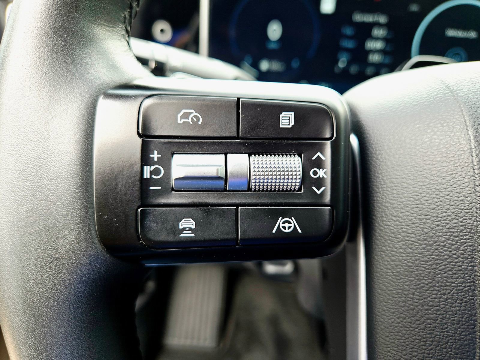 Used 2024 Hyundai Santa Fe Limited FWD image 12