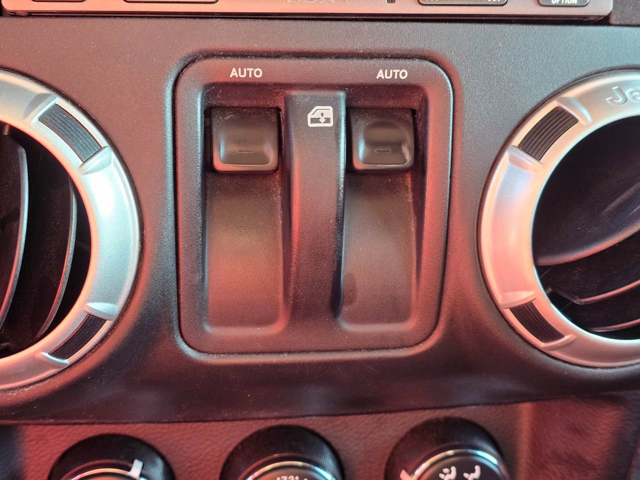 Used 2016 Jeep Wrangler Sahara w/ Dual Top Group AWD/4WD image 17