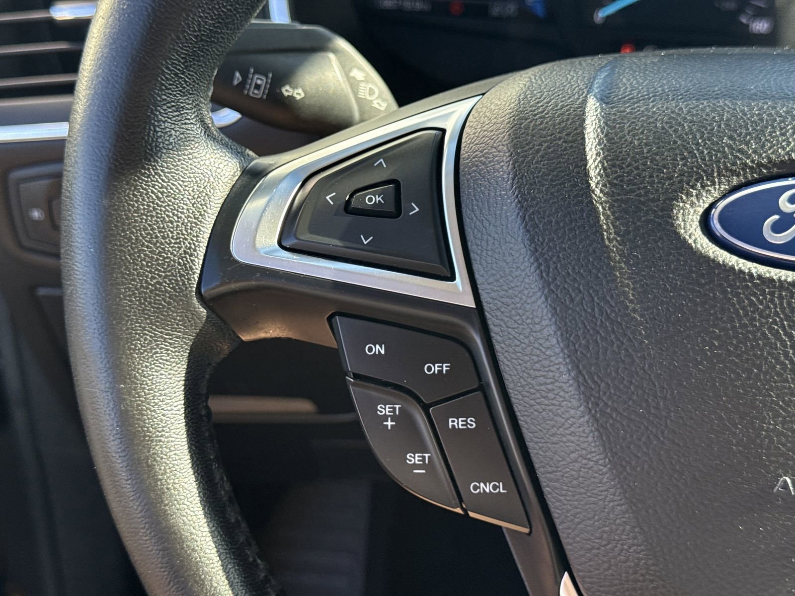 Used 2020 Ford Edge Titanium image 24