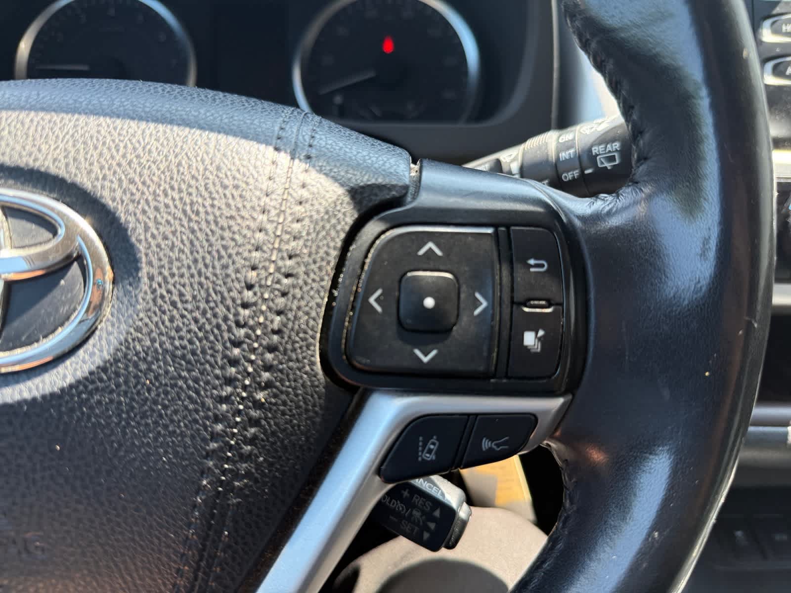 Used 2019 Toyota Highlander Plus AWD/4WD image 19